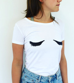 DIY: shirt pimpen met wimpers