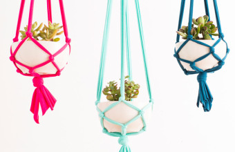 DIY Macrame hanger van oud T-shirt