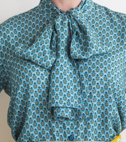 Zo kan het ook: strikblouse