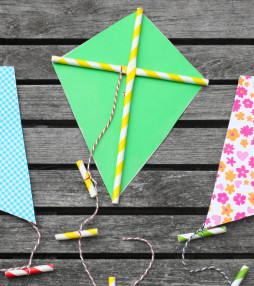 DIY: Zomerse mini-vlieger van rietjes