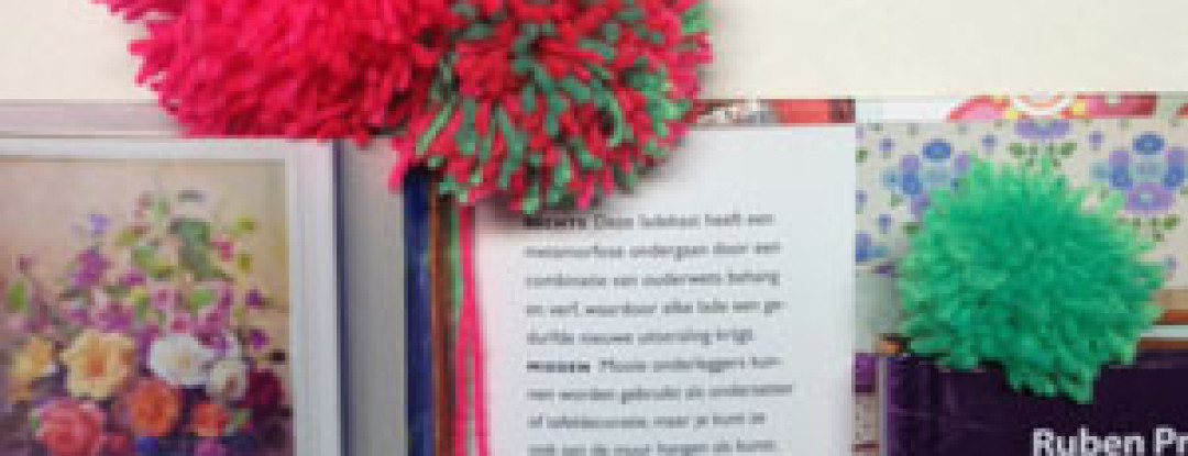 DIY pompon boekenlegger