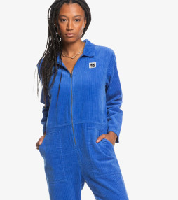 Vrouwenmode herfst/winter: de ribfluwelen overall is onmisbaar