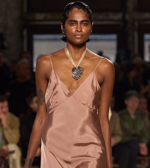 De slipdress: terug van weggeweest