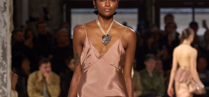 De slipdress: terug van weggeweest